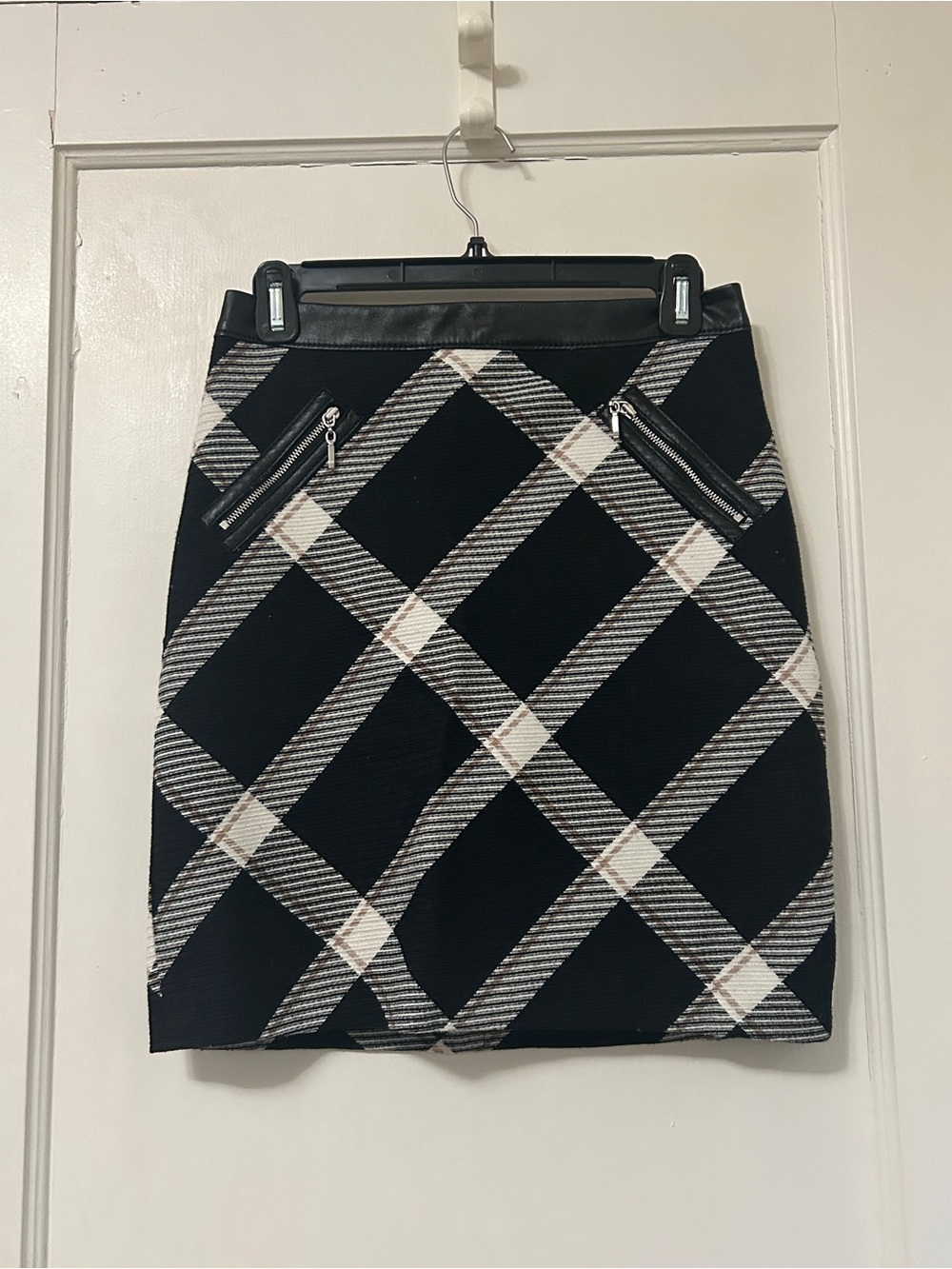 White House Black Market Black Plaid Pencil Mini Skirt with Zip Pockets